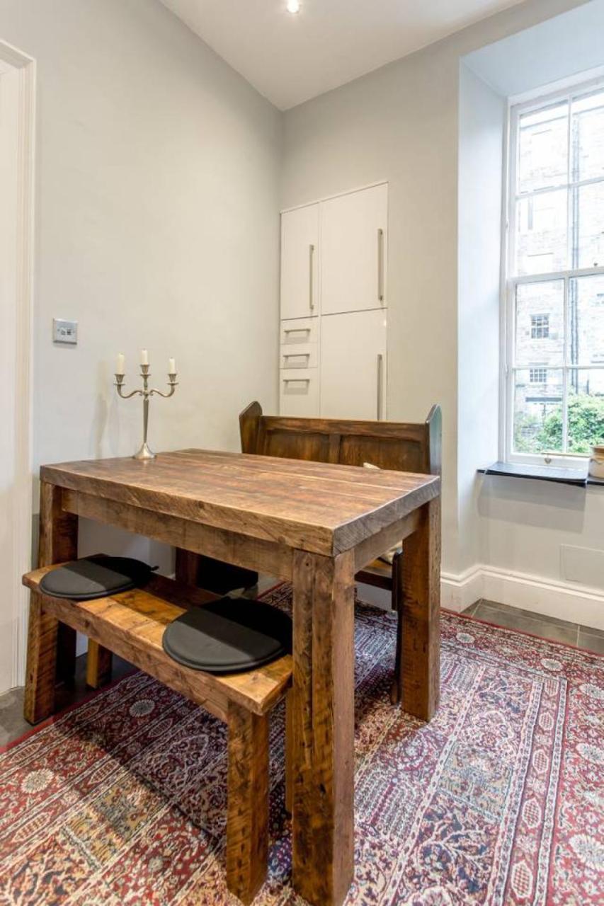 Joivy Converted Flat In Historic Building In New Town Edimburgo Exterior foto