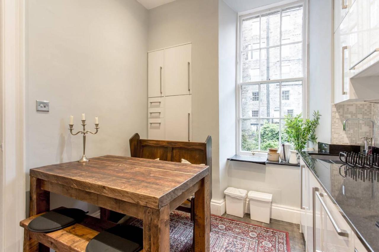 Joivy Converted Flat In Historic Building In New Town Edimburgo Exterior foto